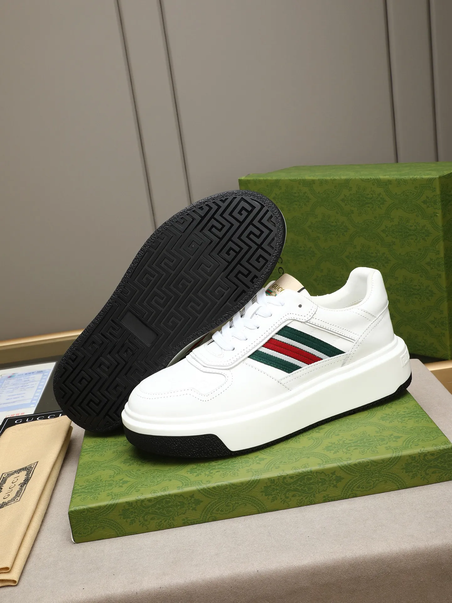 Men's shoes 💰480 New men's shoes GUCCI Fashion trend Made of first-layer calfskin ➕ washed sheep lining! The foot feels super comfortable and the workmanship is impeccable. Foam ultra-light outsole, size: 38-44 (45 customized) 3 colors to choose from!